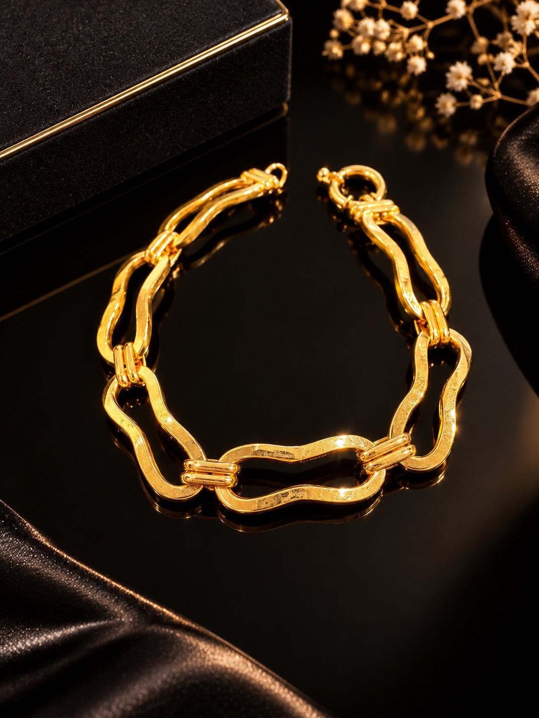 Pulseira em elos curvos em ouro Ourivesaria Carlos Alberto