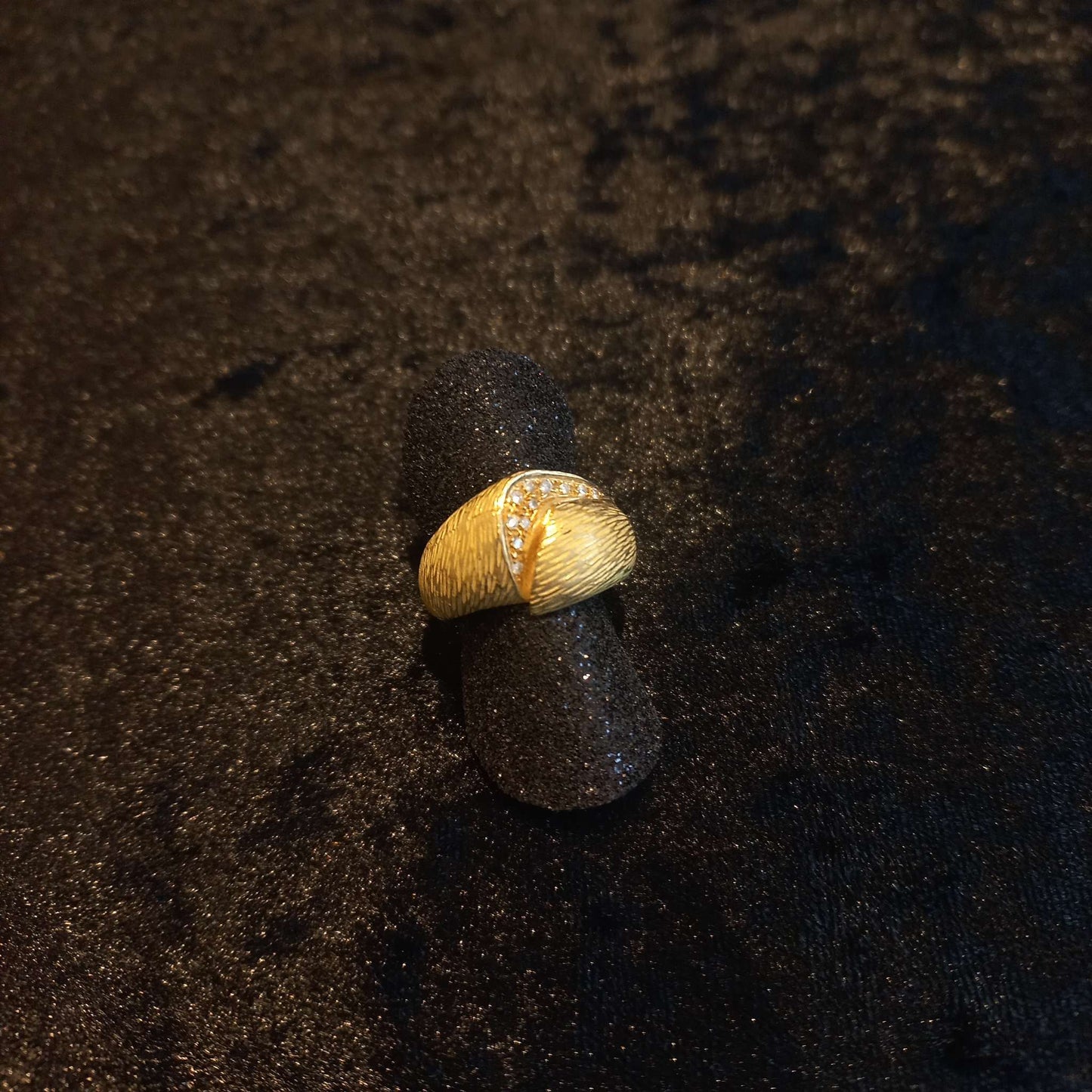 Anel rugoso com Diamantes Ourivesaria Carlos Alberto