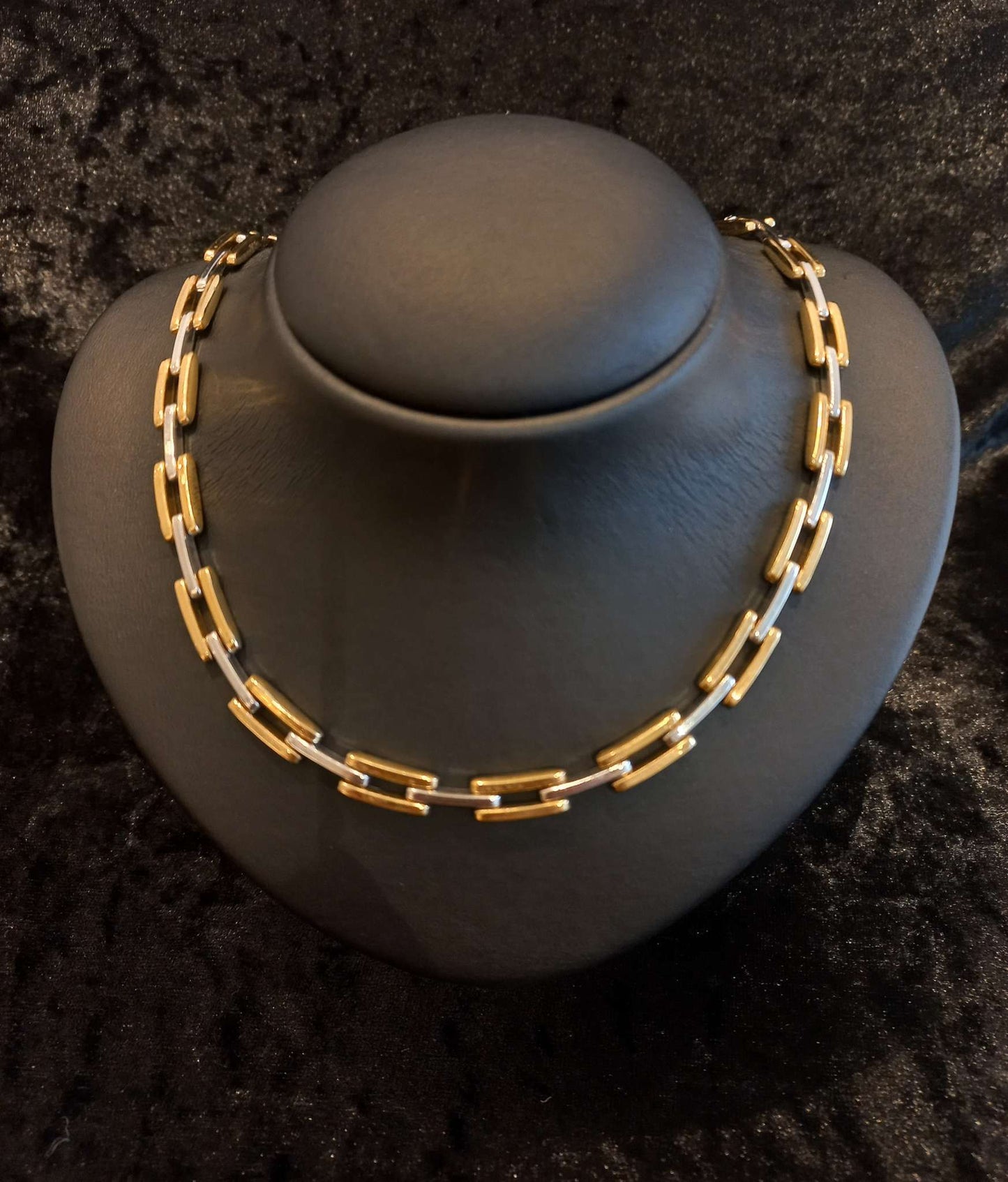 Gargantilha aos elos em ouro branco e amarelo