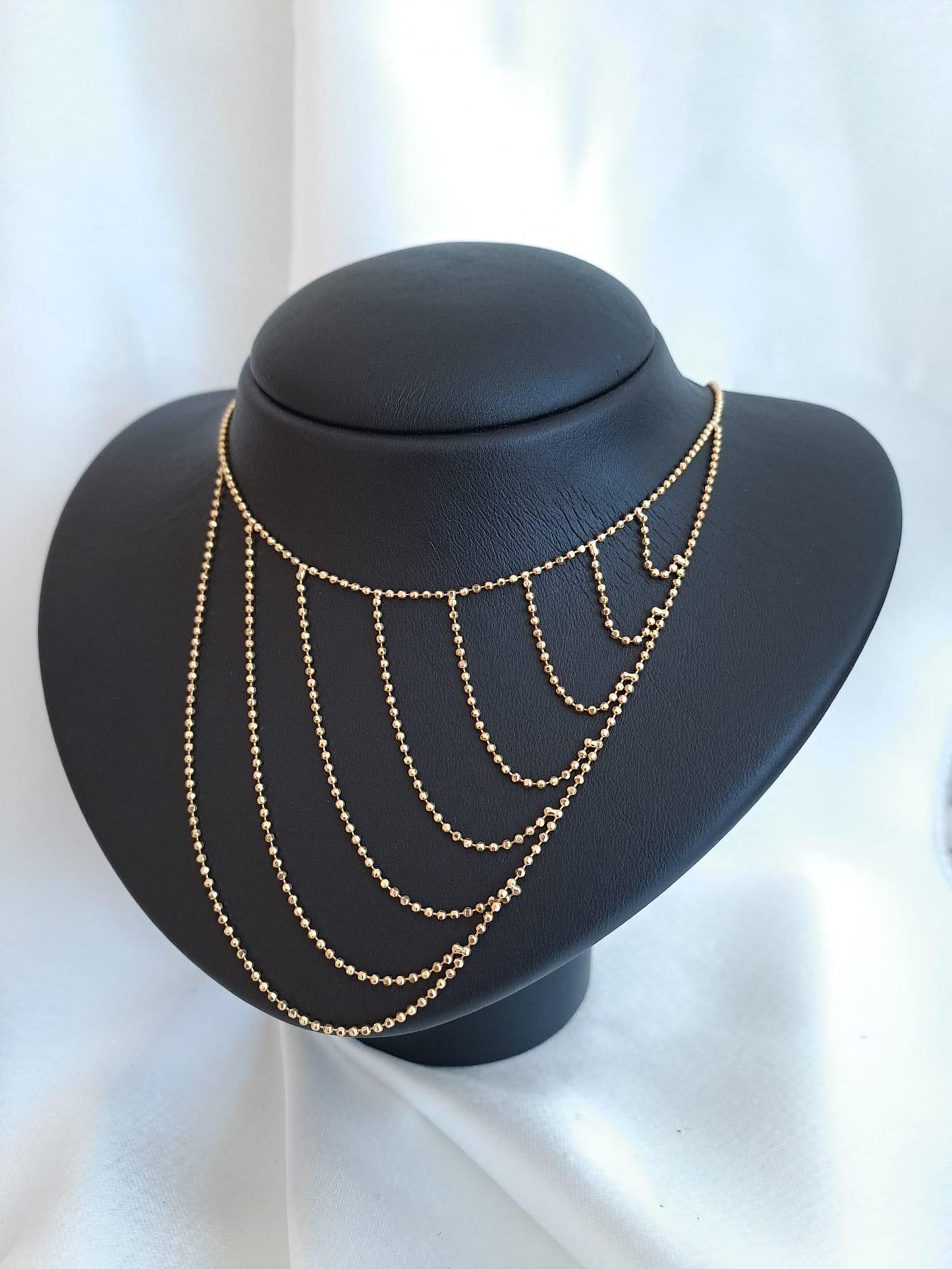 Gargantilha com 8 fieiras as bolinhas Ourivesaria Carlos Alberto