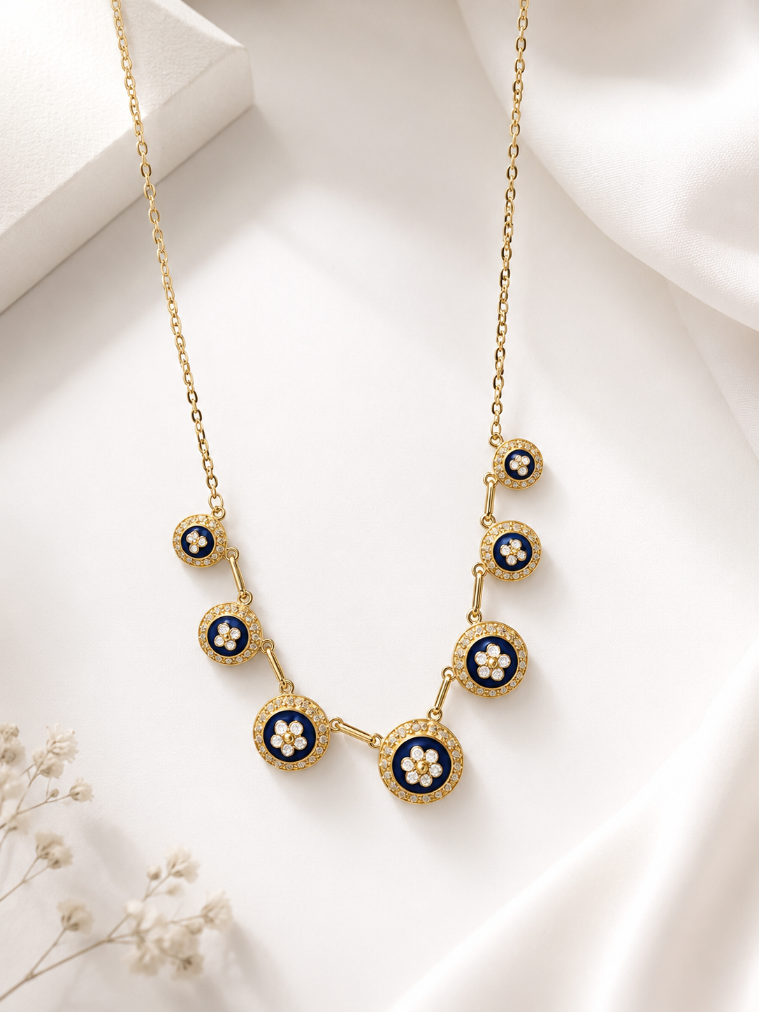 Gargantilha esmaltado azul e branco , em ouro Ourivesaria Carlos Alberto