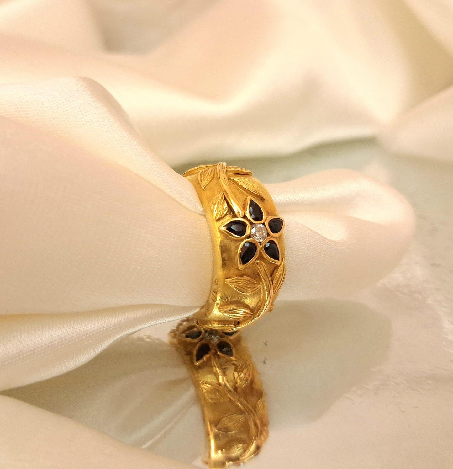 Anel de ouro c/flor (pedras azuis e 3 diamantes) Ourivesaria Carlos Alberto