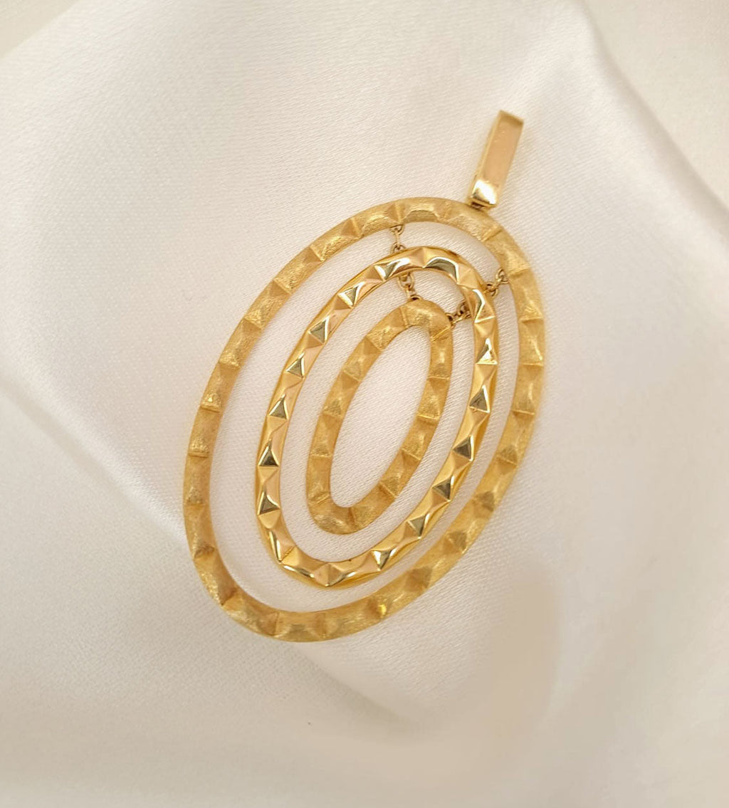 Medalha com elos ovais texturizados Ourivesaria Carlos Alberto