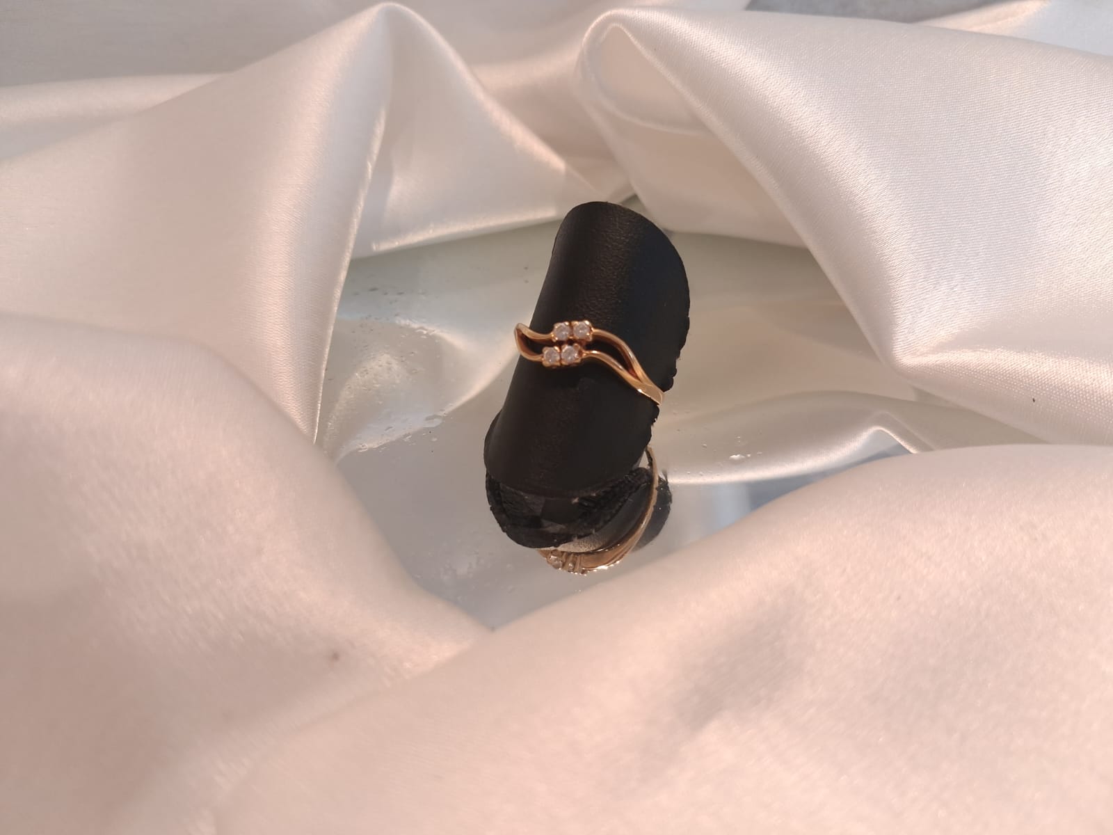 Anel 4 pedras brancas Ourivesaria Carlos Alberto