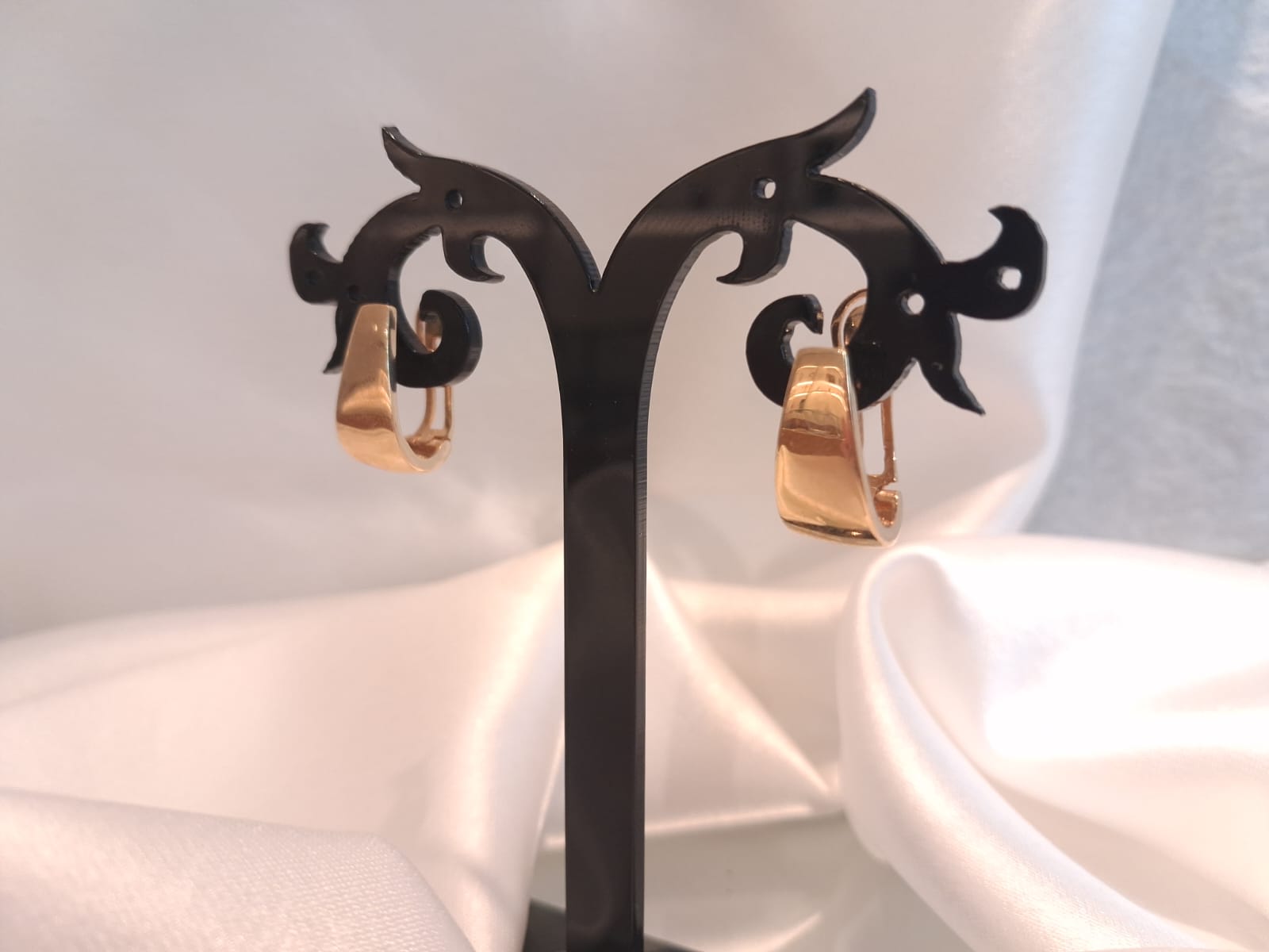 Par de brincos lisos Ourivesaria Carlos Alberto