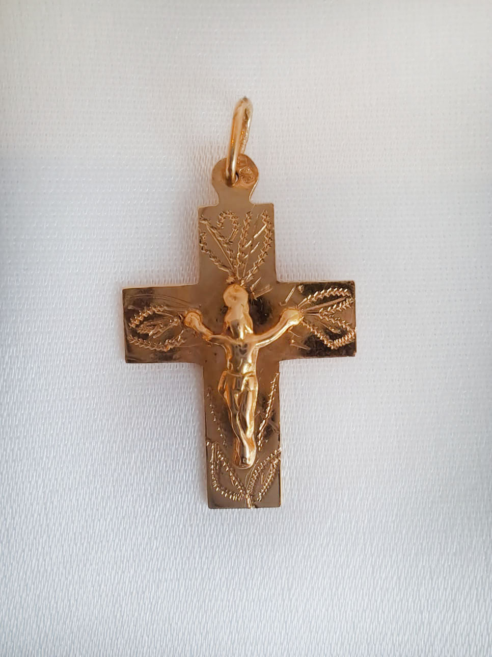 Cruz em ouro Ourivesaria Carlos Alberto