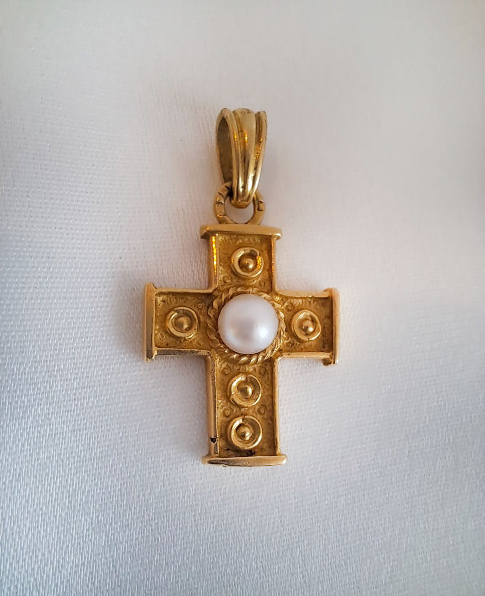 Cruz com pérola branca Ourivesaria Carlos Alberto