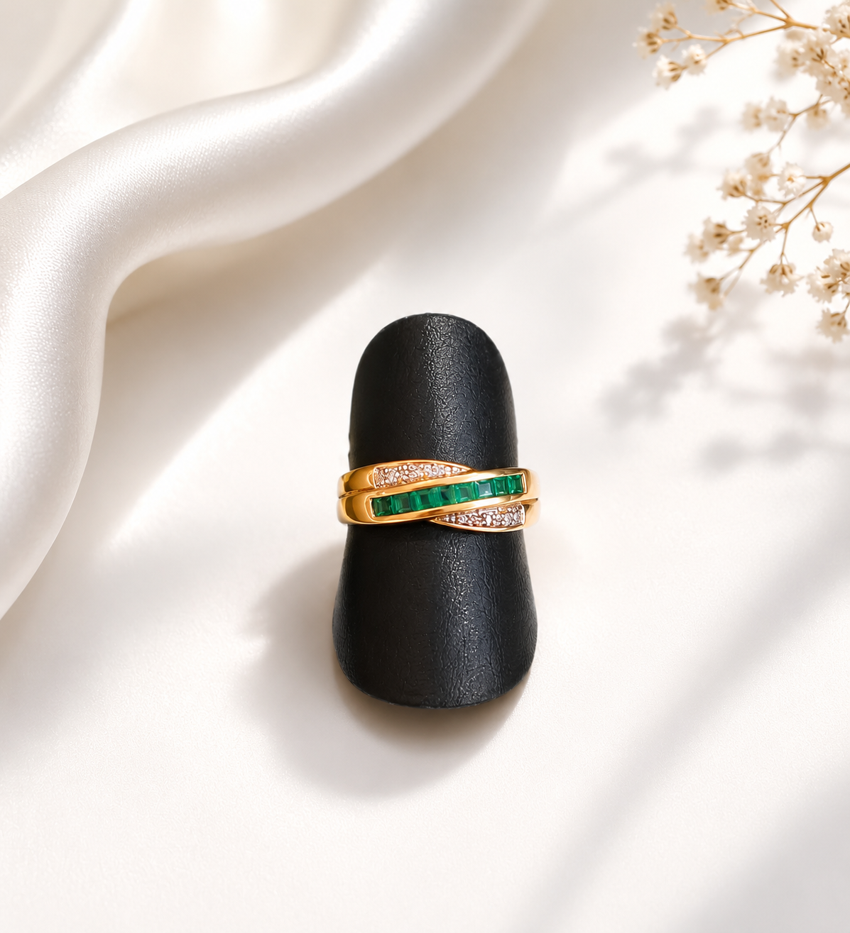 Anel em ouro com pedras verdes Ourivesaria Carlos Alberto