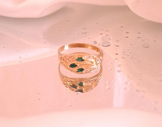 Anel com pedras verdes e brancas Ourivesaria Carlos Alberto