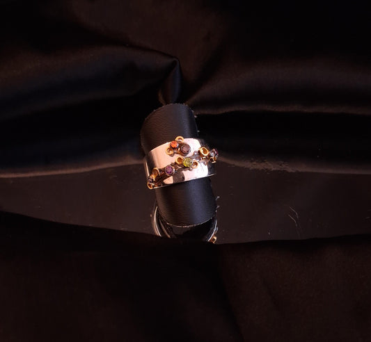 Anel ouro branco com pedras de cor Ourivesaria Carlos Alberto