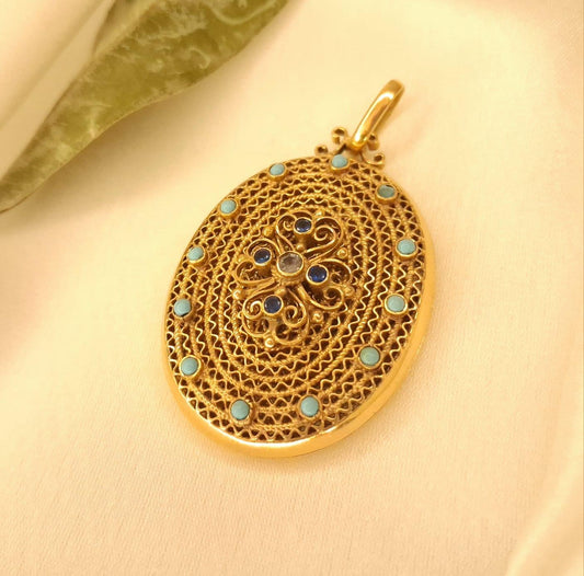 Medalhão de abrir trabalhado com pedras de cor Ourivesaria Carlos Alberto