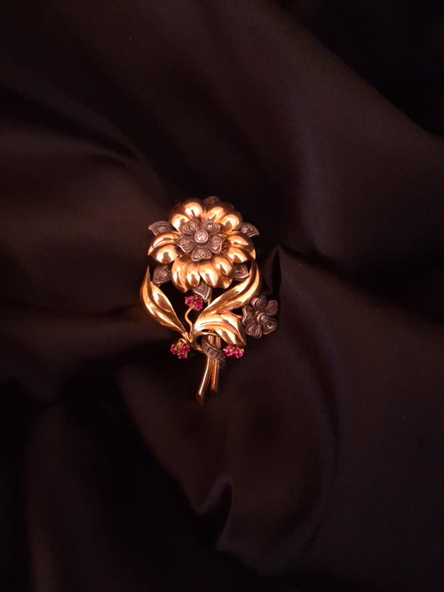 Alfinete peito ouro e prata com diamantes e pedras vermelhas Ourivesaria Carlos Alberto