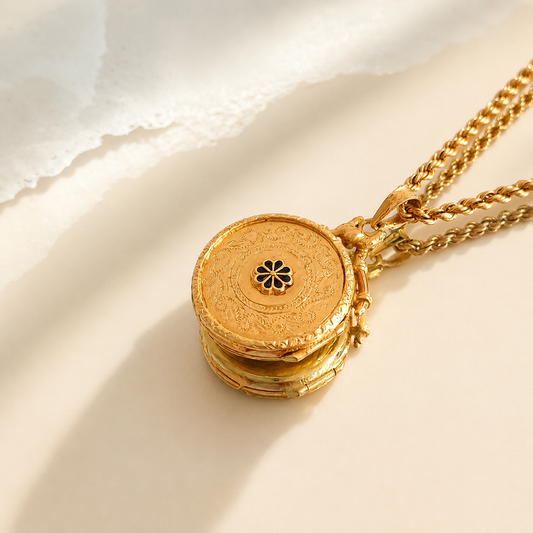 Medalha de abrir com flor esmaltada Ourivesaria Carlos Alberto