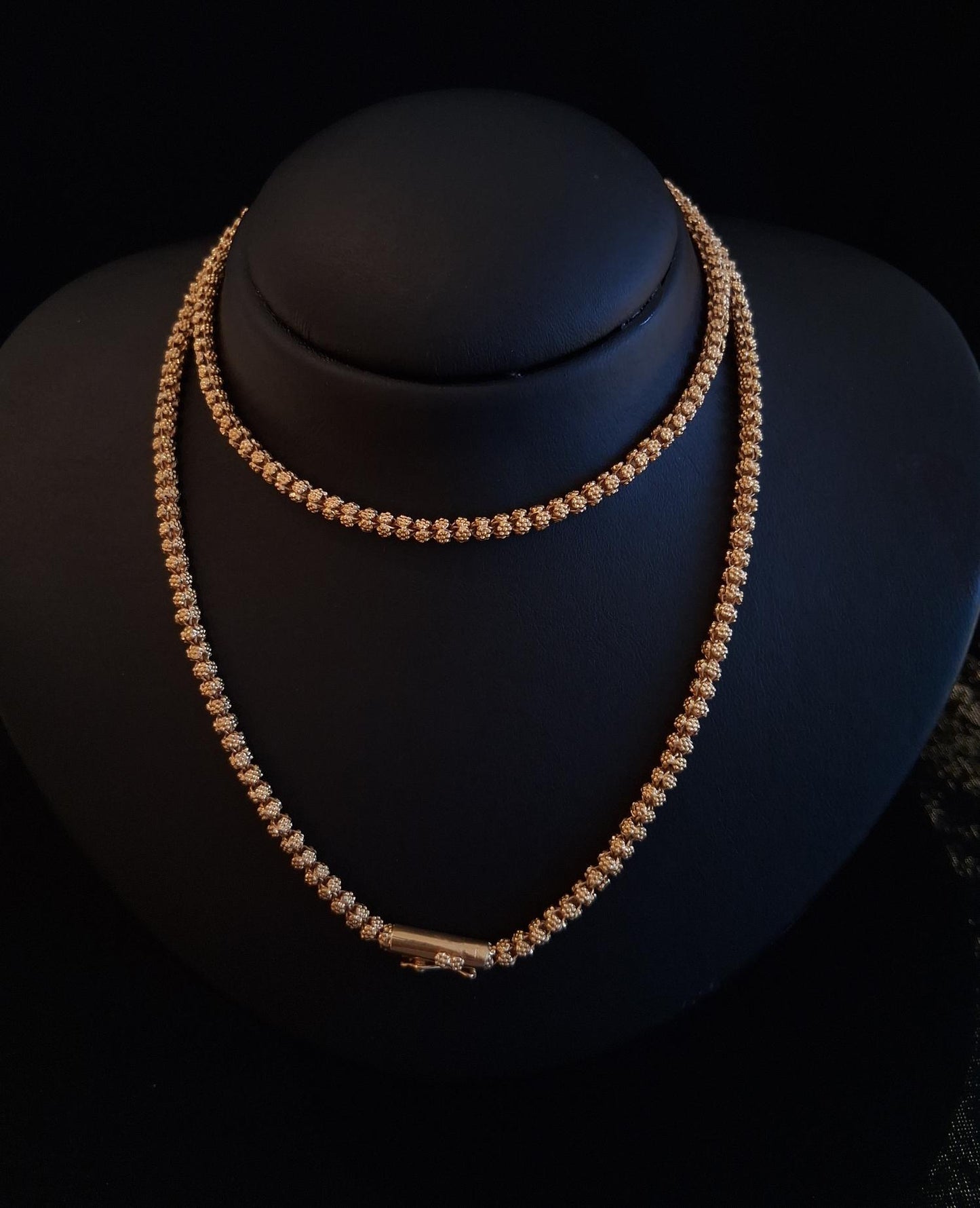 Gargantilha em granitos Ourivesaria Carlos Alberto