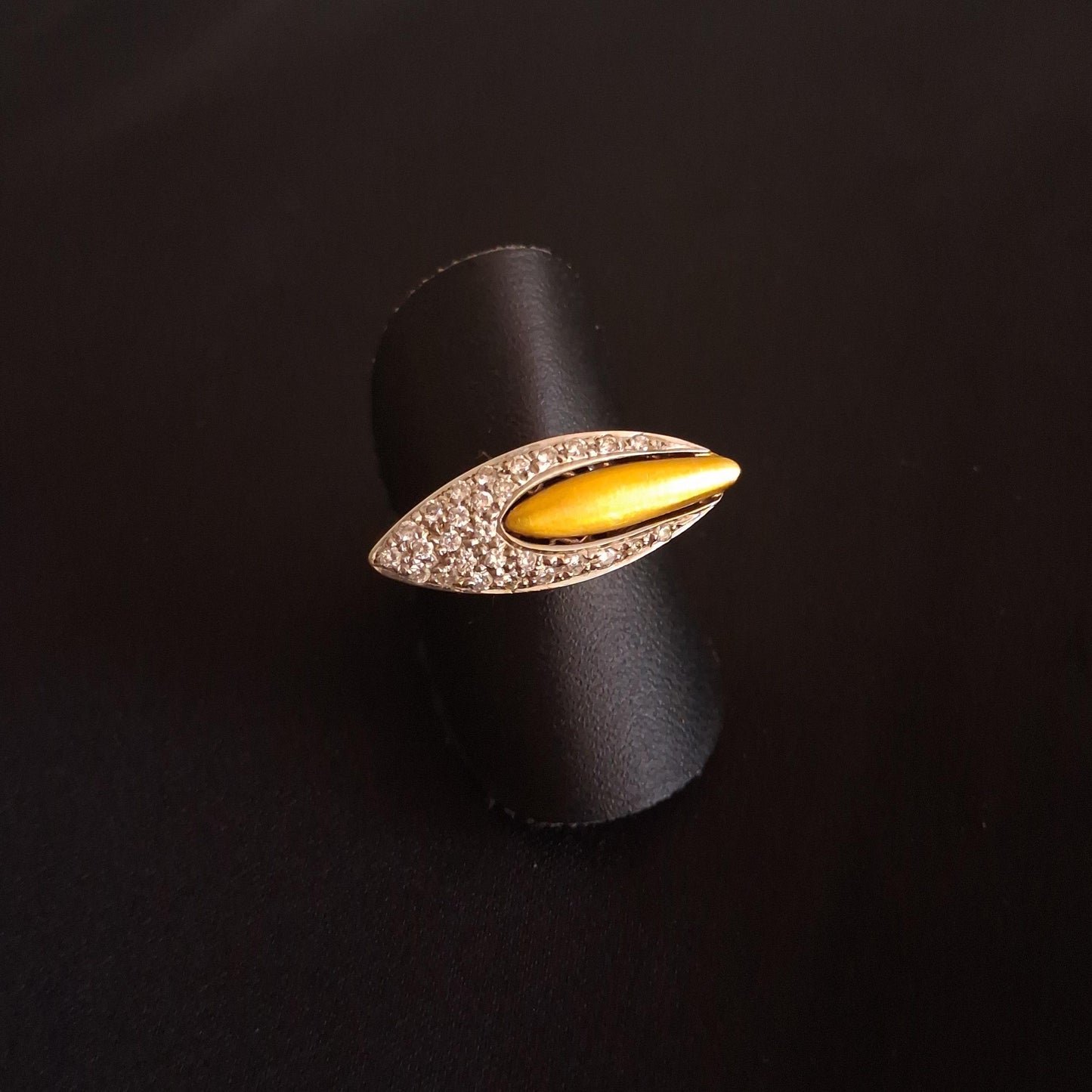 Anel ouro branco e amarelo com diamantes Ourivesaria Carlos Alberto