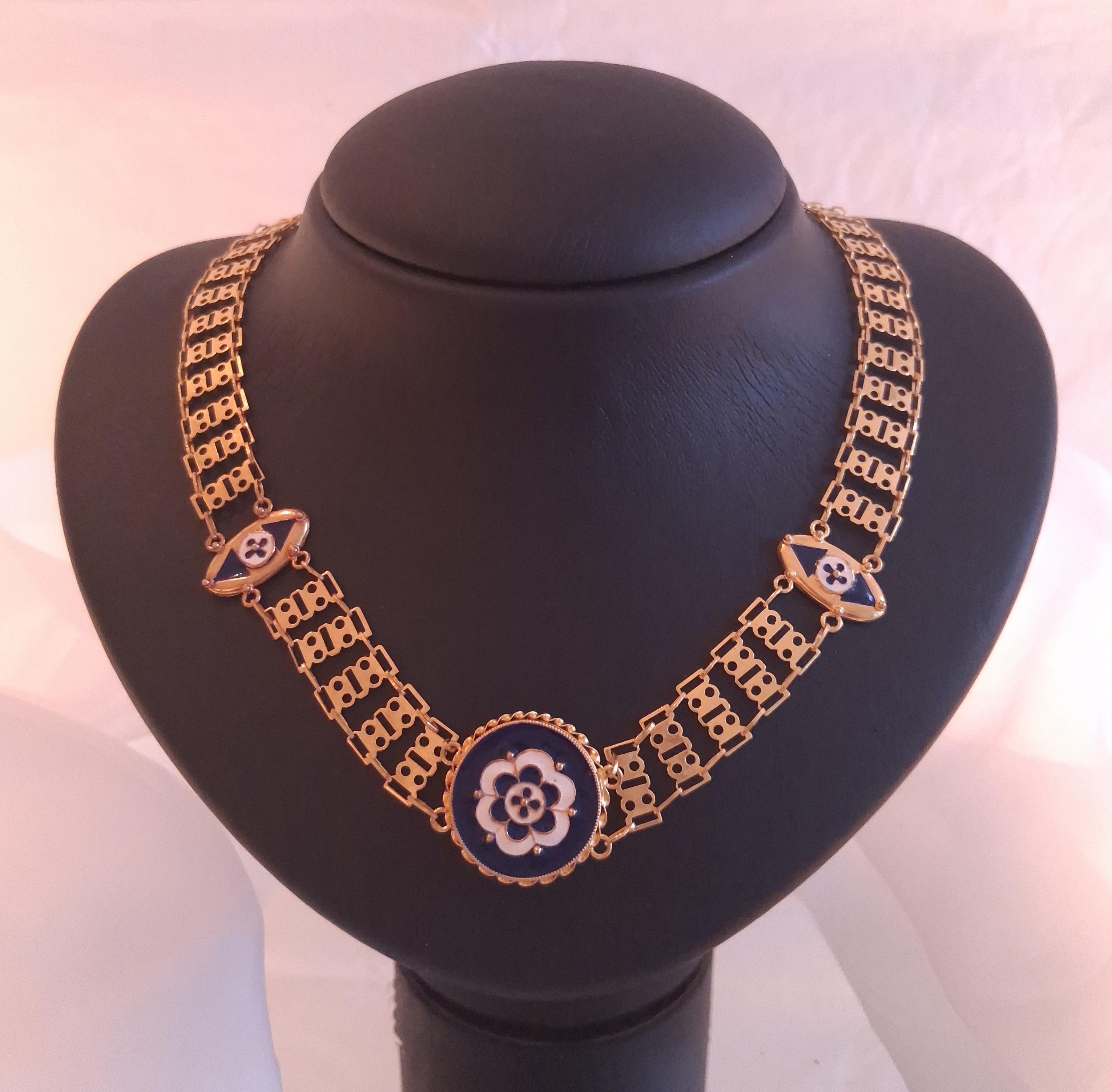 Gargantilha com centro esmaltado azul e branco Ourivesaria Carlos Alberto