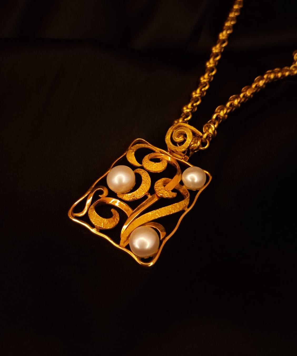 Medalha com 3 pérolas Ourivesaria Carlos Alberto