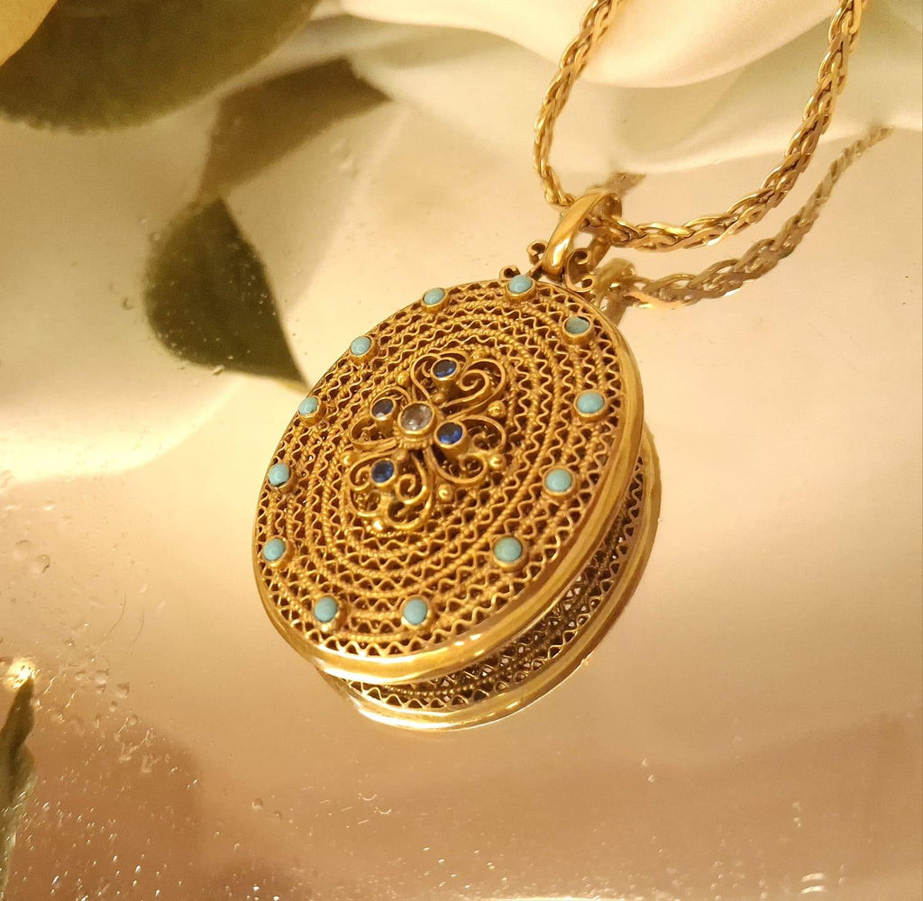 Medalhão de abrir trabalhado com pedras de cor Ourivesaria Carlos Alberto