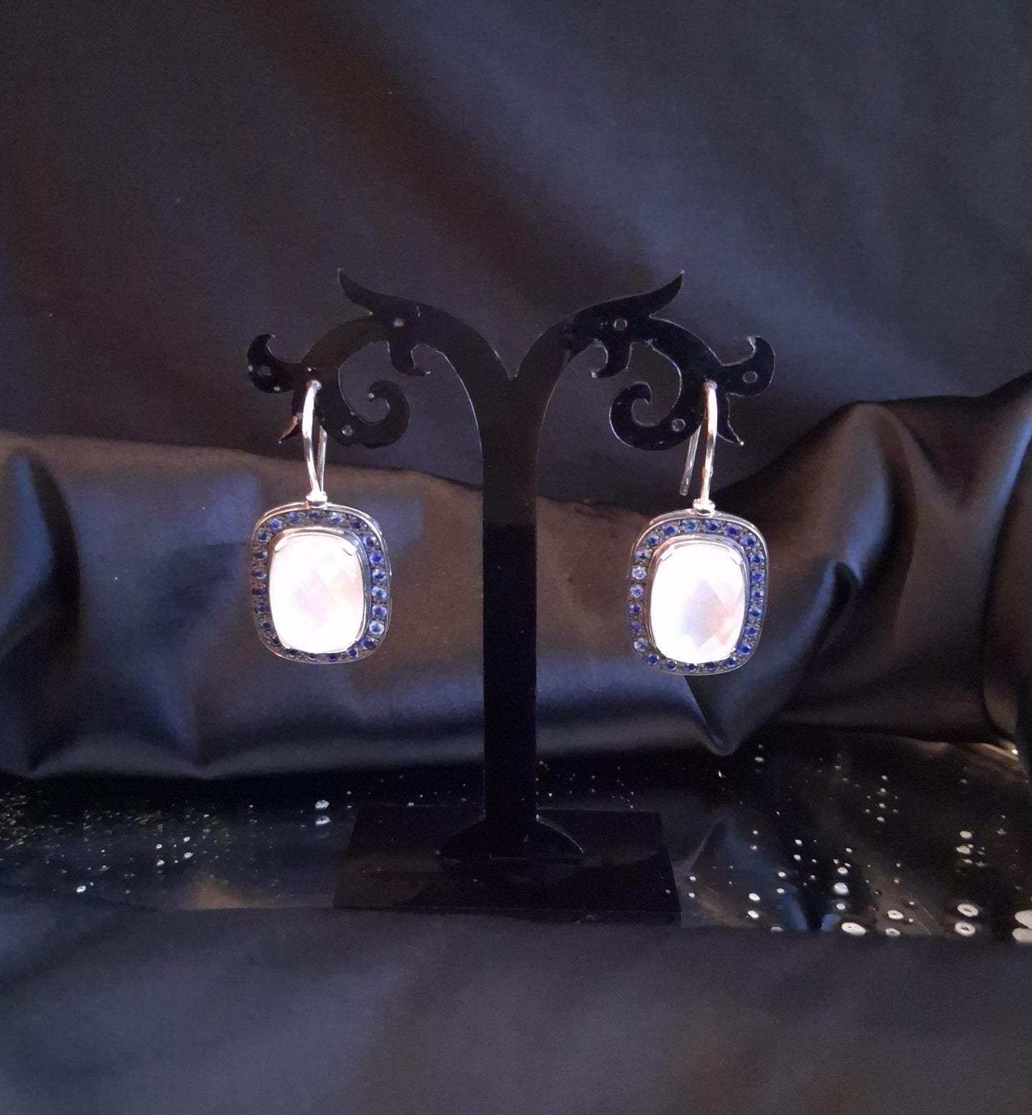 Brincos ouro branco e prata com pedras azuis e branca Ourivesaria Carlos Alberto