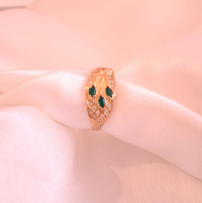 Anel com pedras verdes e brancas Ourivesaria Carlos Alberto