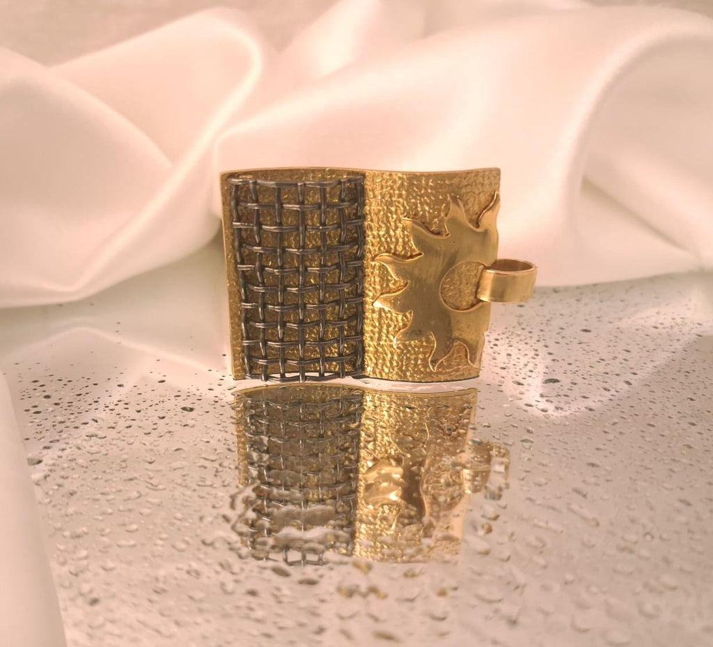 Medalha com sol em relevo Ourivesaria Carlos Alberto