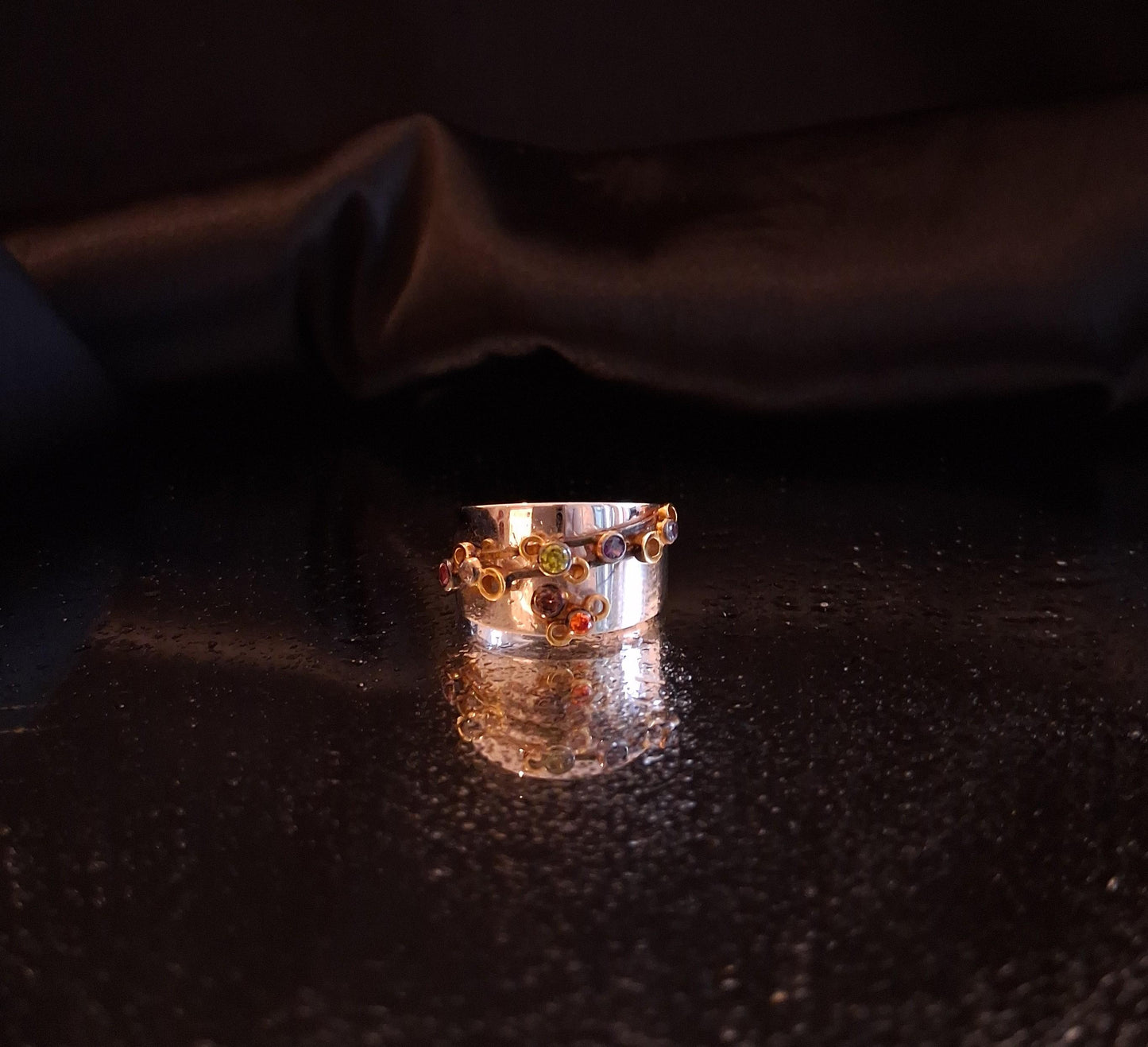 Anel ouro branco com pedras de cor Ourivesaria Carlos Alberto