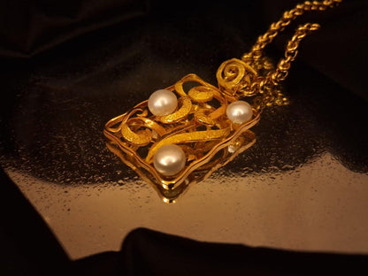 Medalha com 3 pérolas Ourivesaria Carlos Alberto