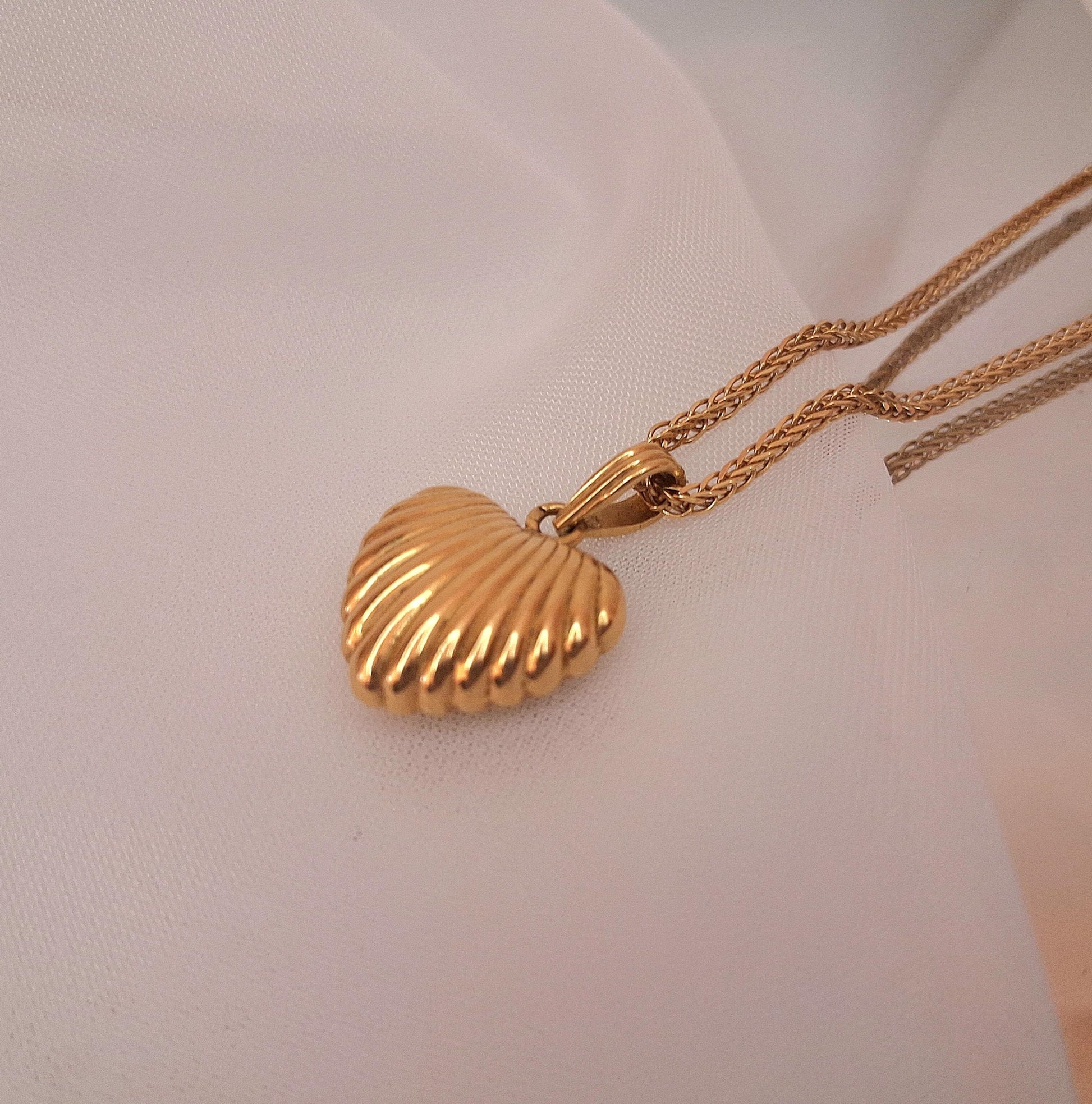 Medalha coraçã oco Ourivesaria Carlos Alberto