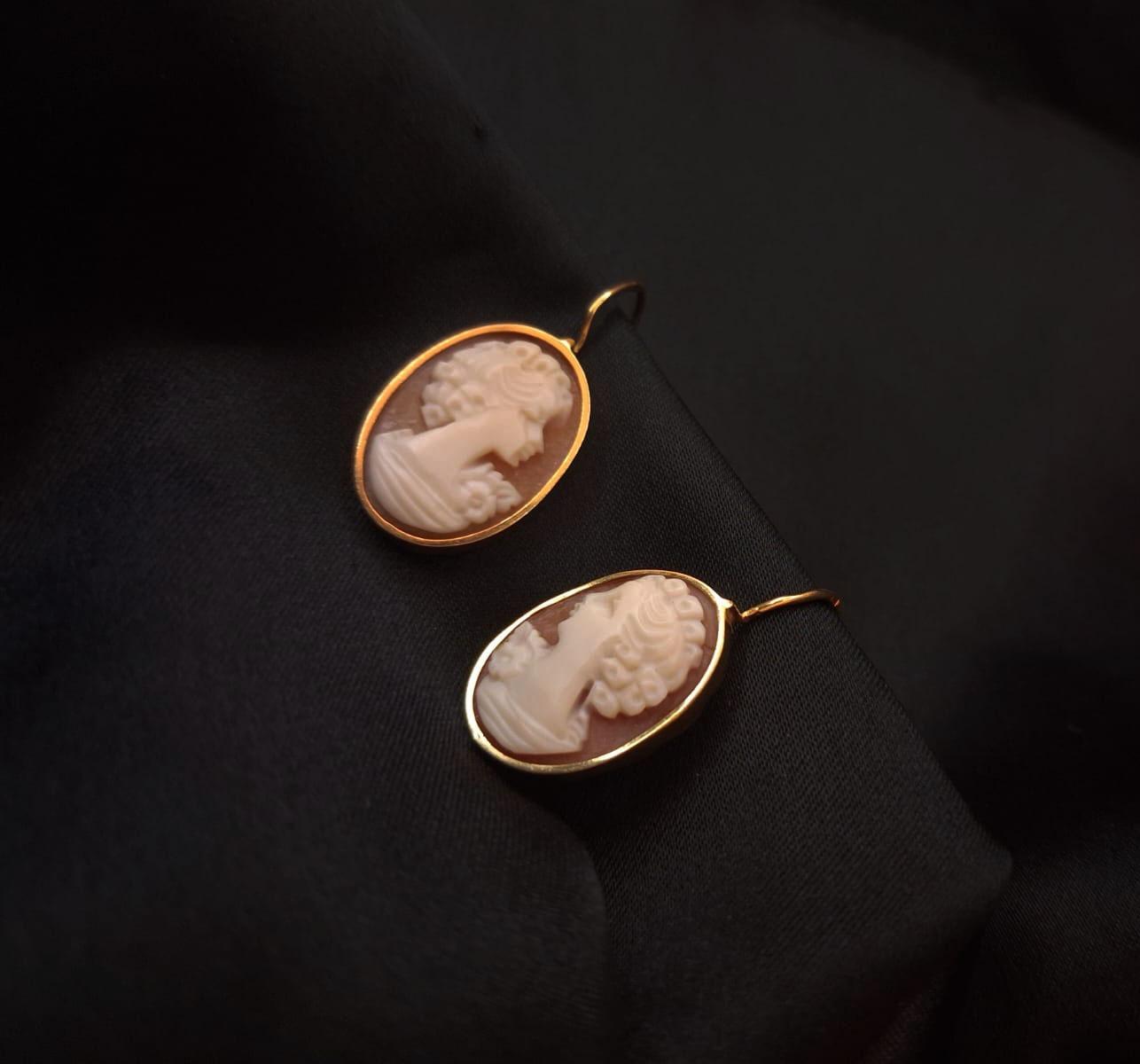 Brincos camafeu com aro  ouro Ourivesaria Carlos Alberto