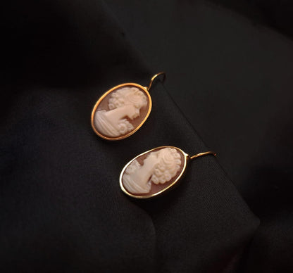 Brincos camafeu com aro  ouro Ourivesaria Carlos Alberto