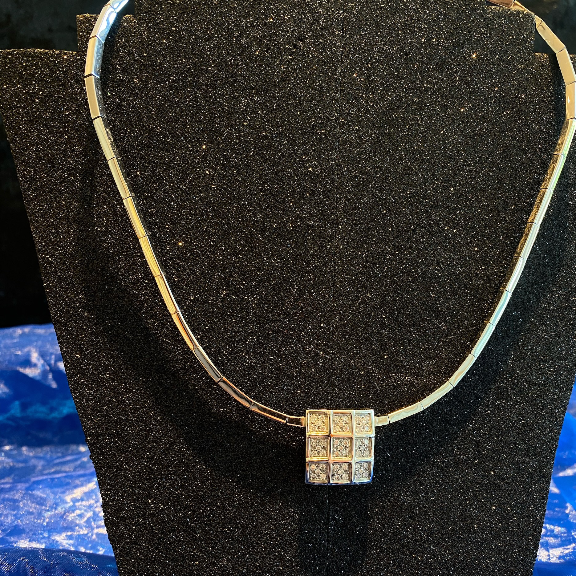 Gargantilha com centro Ourivesaria Carlos Alberto