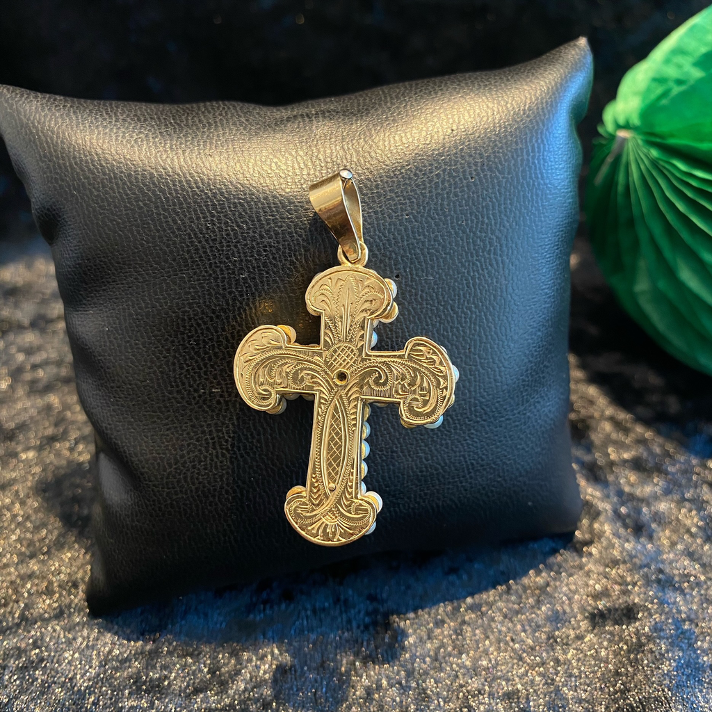 Cruz com pérolas e pedras pretas Ourivesaria Carlos Alberto