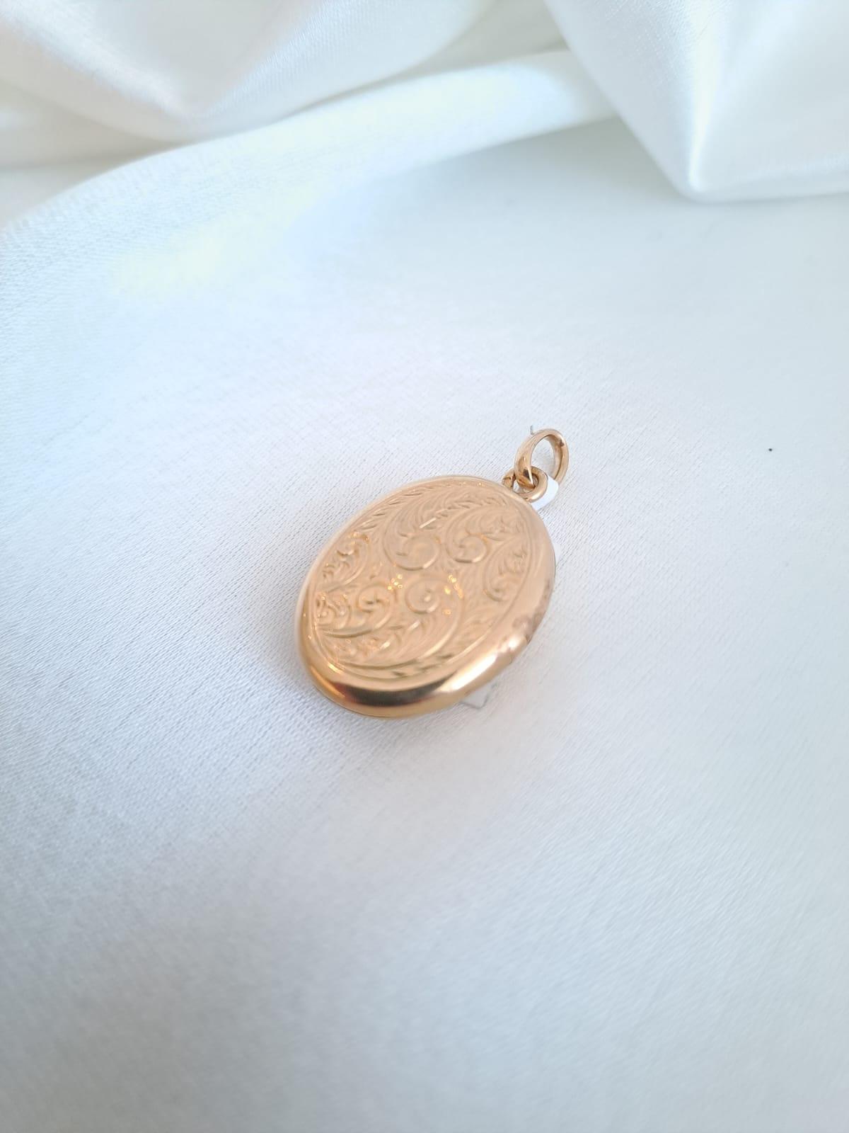 Medalha de abrir cinzelada Ourivesaria Carlos Alberto