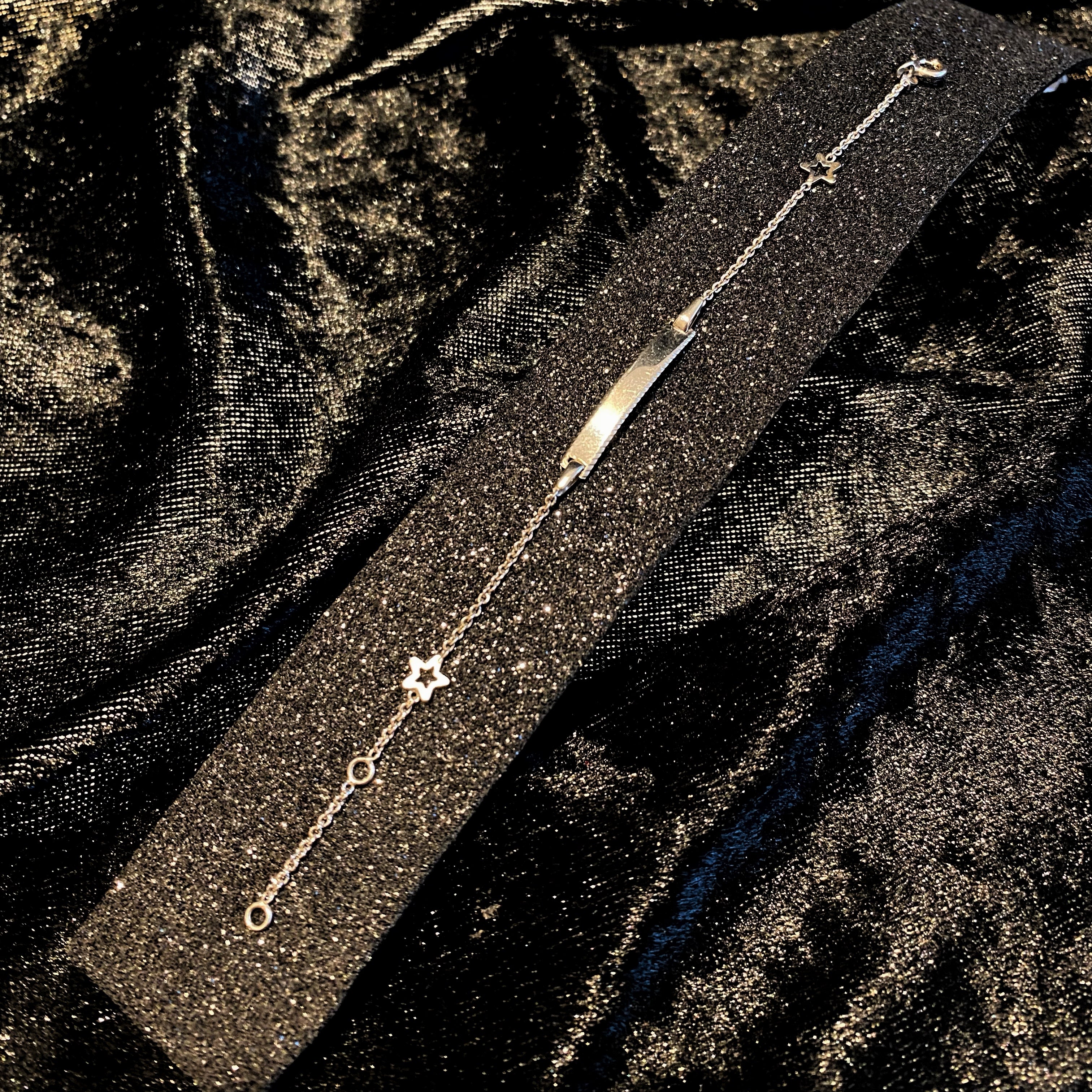 Pulseira com chapa e estrelinhas Ourivesaria Carlos Alberto