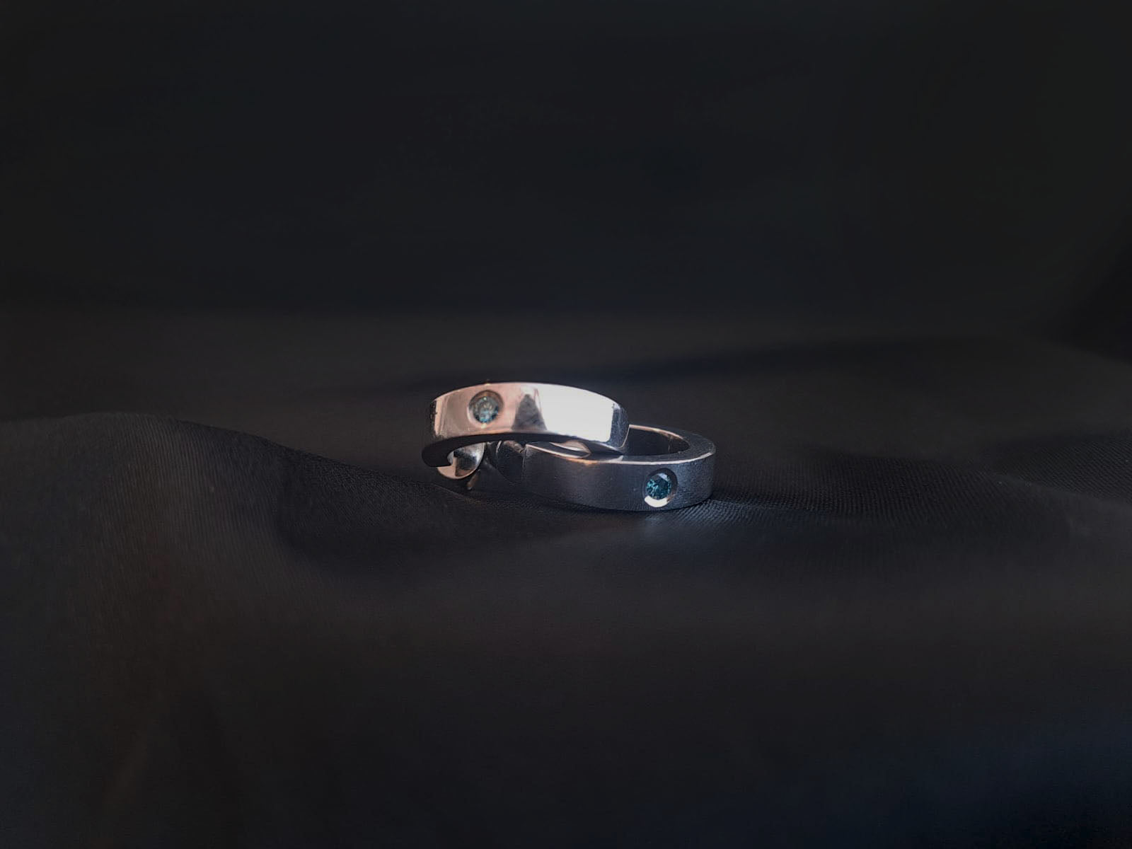 Tornilhos Ouro Branco com pedras azuis Ourivesaria Carlos Alberto