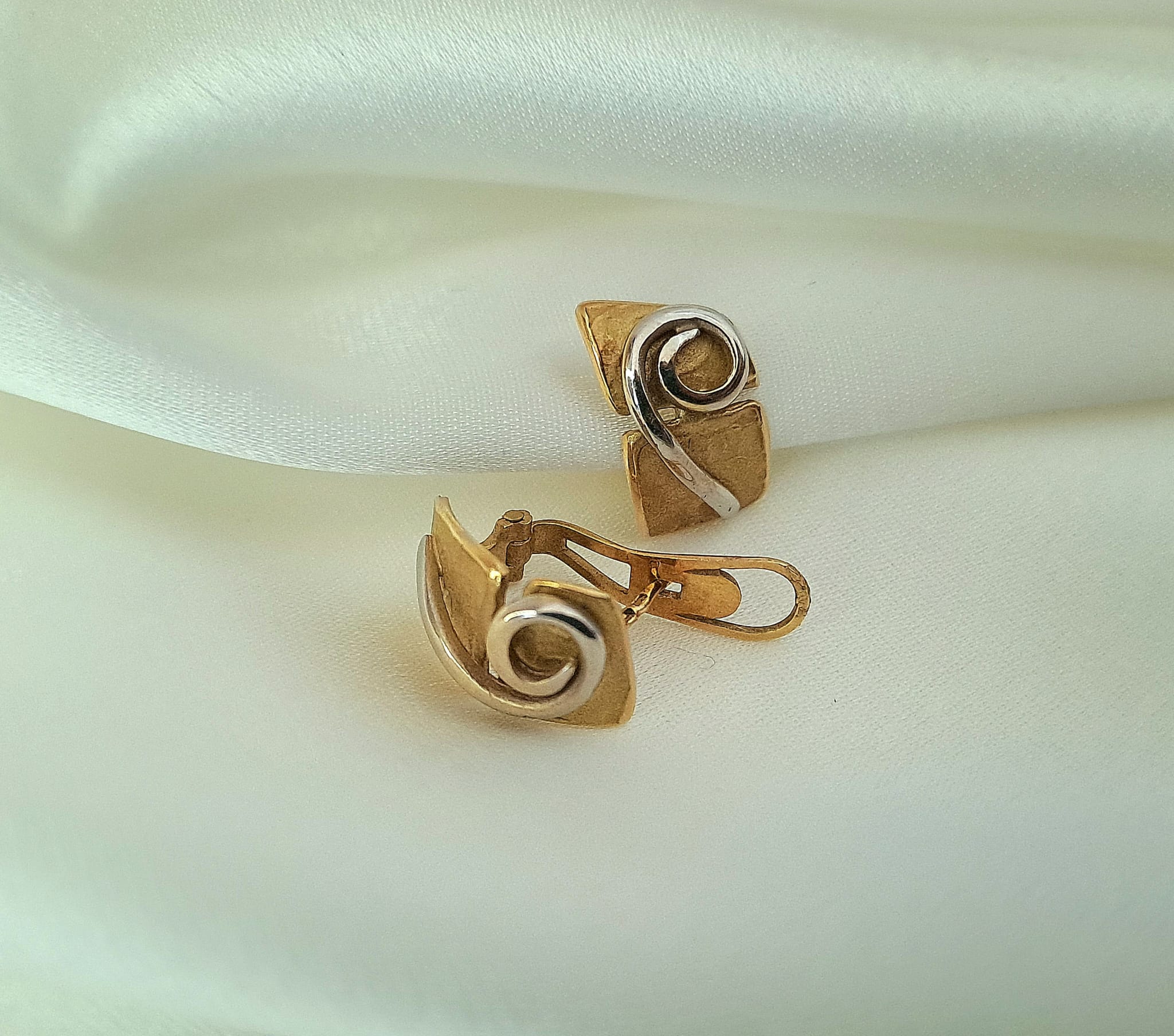 Brincos ouro amarelo e branco Ourivesaria Carlos Alberto