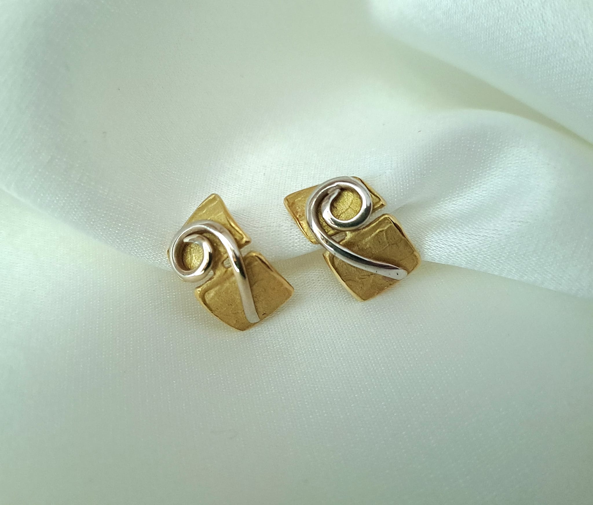 Brincos ouro amarelo e branco Ourivesaria Carlos Alberto