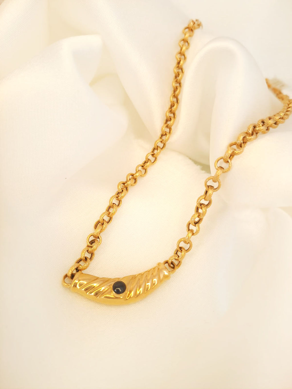 Gargantilha aos elos com centro com pedra azul Ourivesaria Carlos Alberto