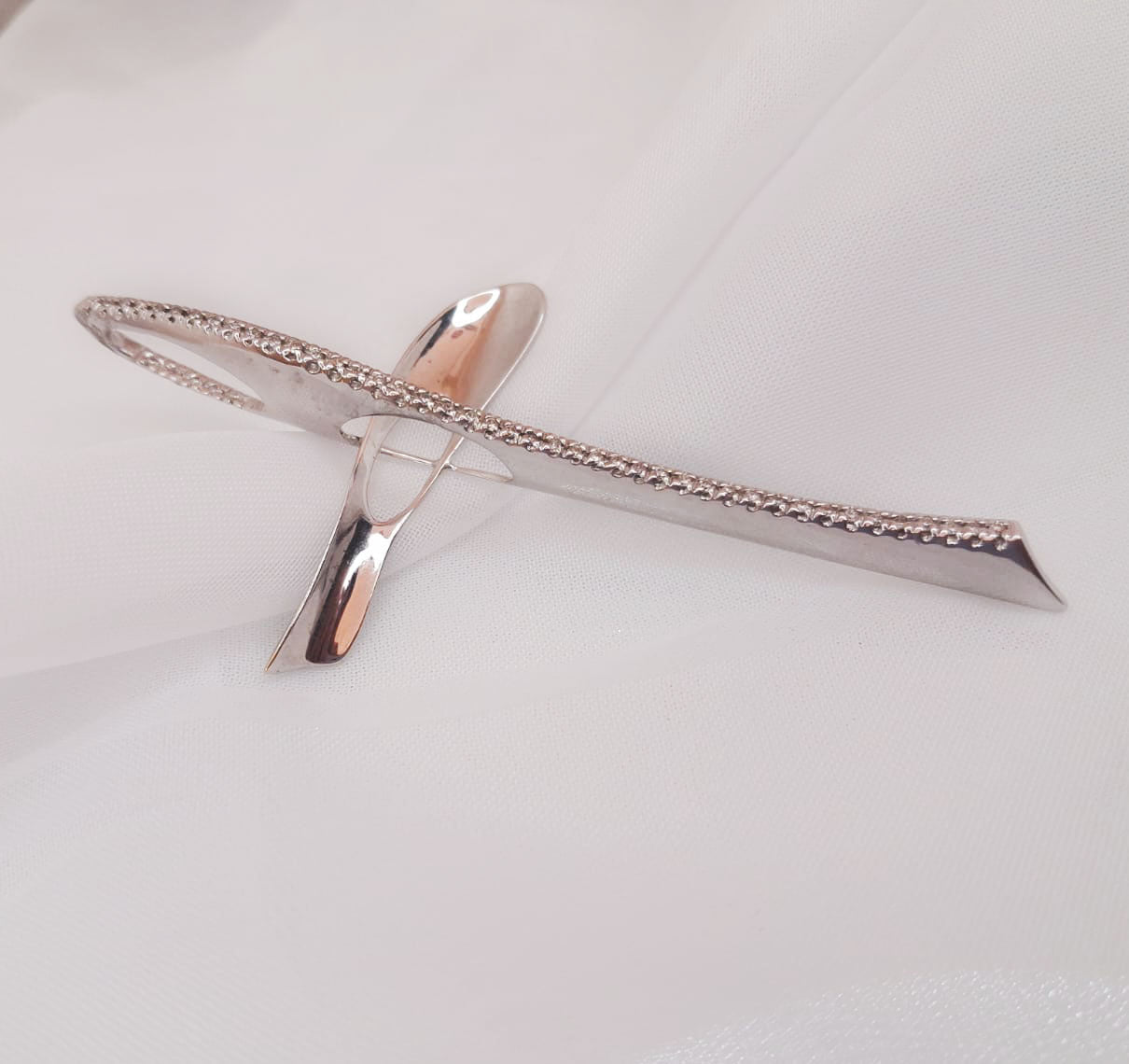 Cruz Ouro branco c/diamantes Ourivesaria Carlos Alberto