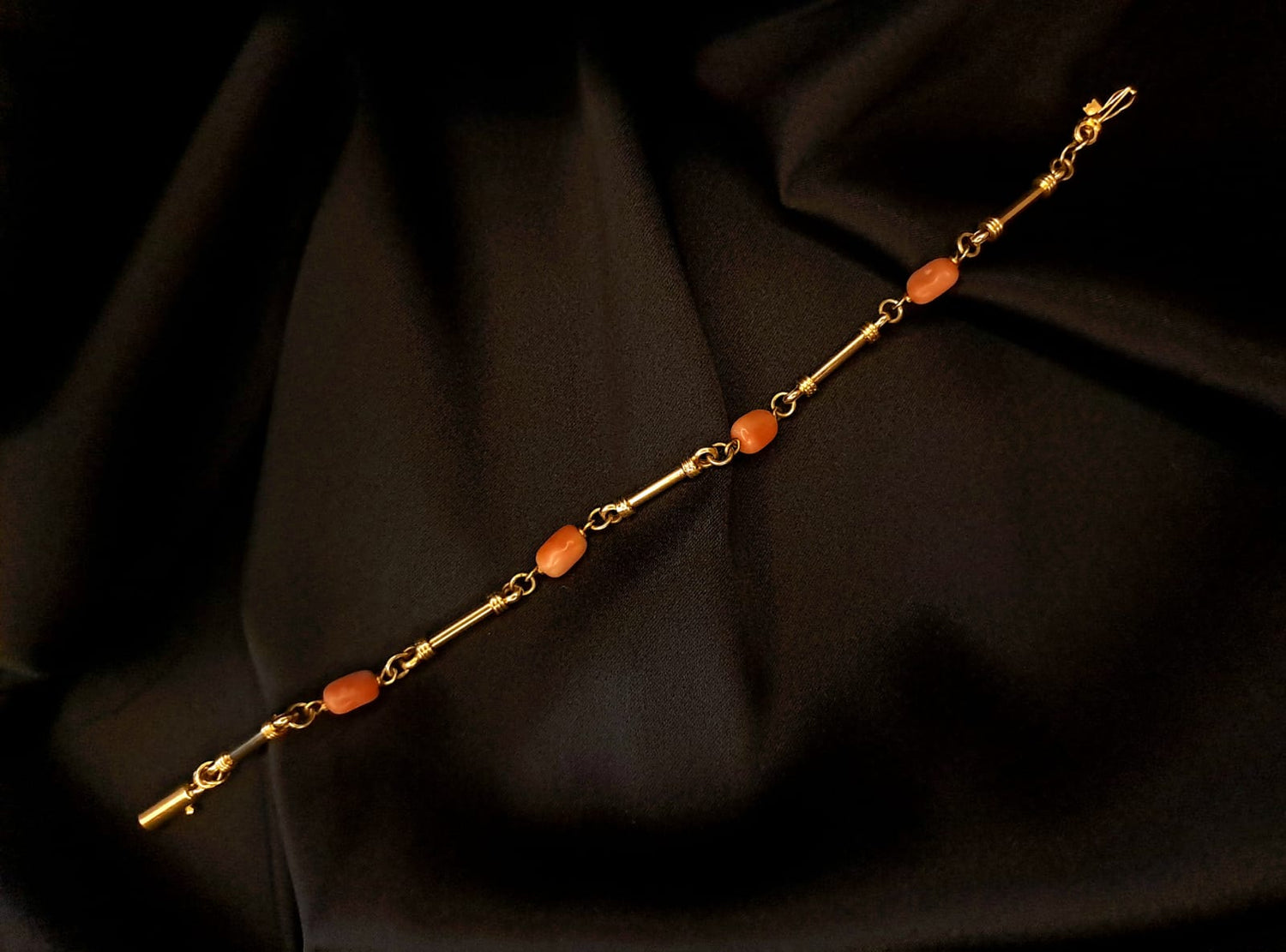 Pulseira caninhas e pedras coral Ourivesaria Carlos Alberto