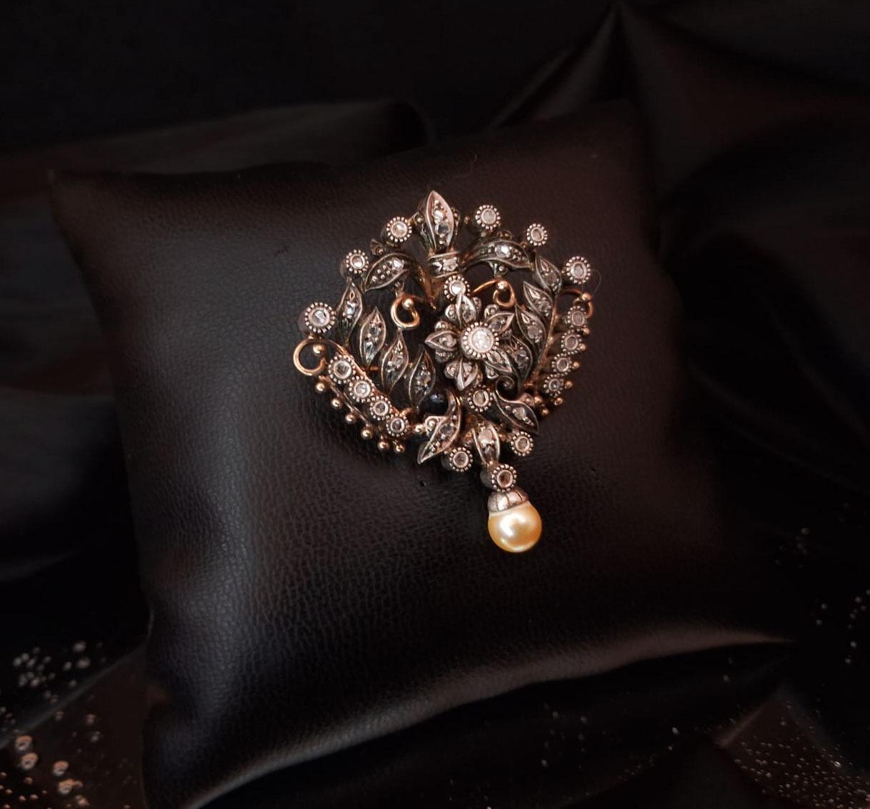 Alfinete de peito / Medalha ouro e prata Ourivesaria Carlos Alberto