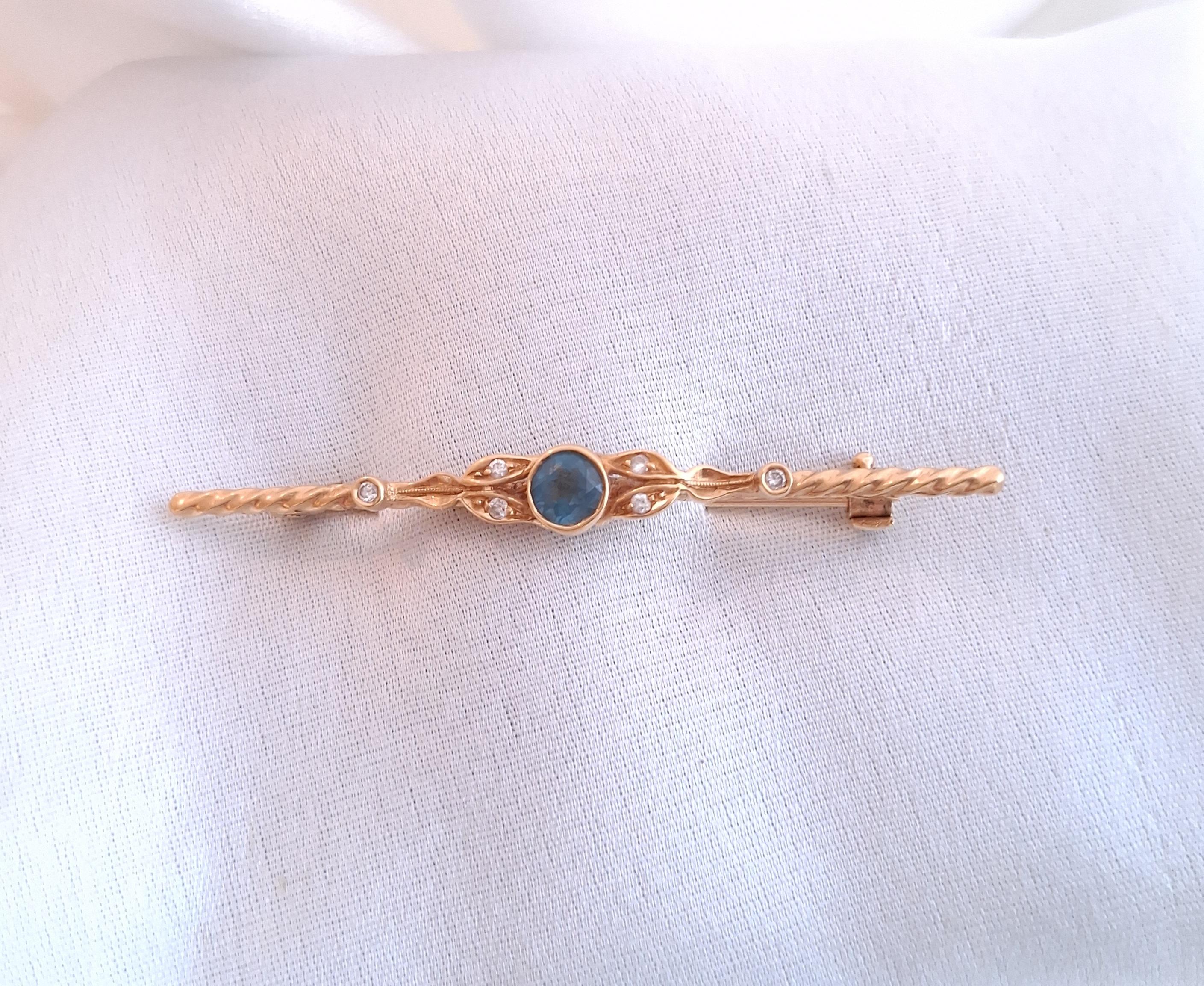 Alfinete com pedra azul e 6 diamantes Ourivesaria Carlos Alberto