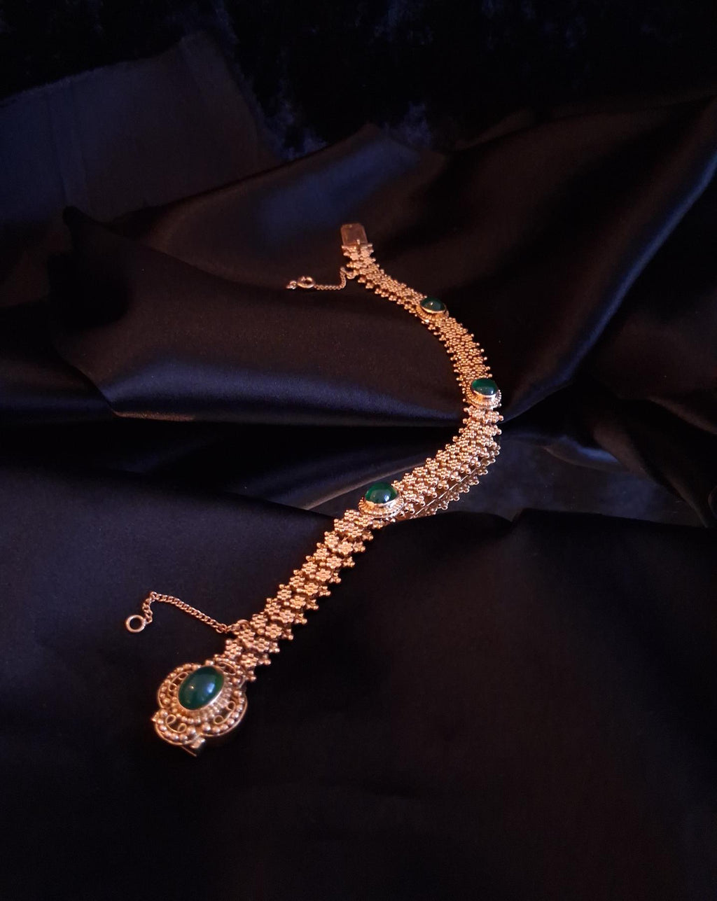 Pulseira com granitos e pedras verdes Ourivesaria Carlos Alberto