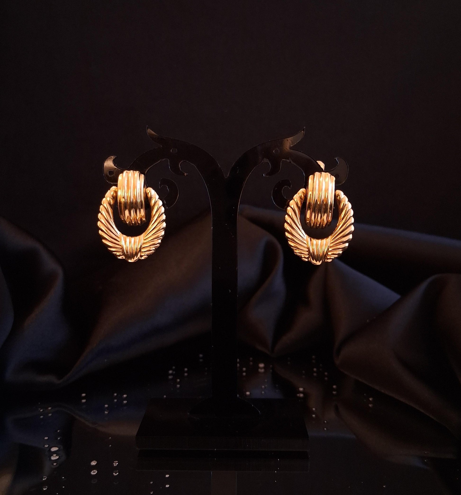 Brincos em formato de aro Ourivesaria Carlos Alberto