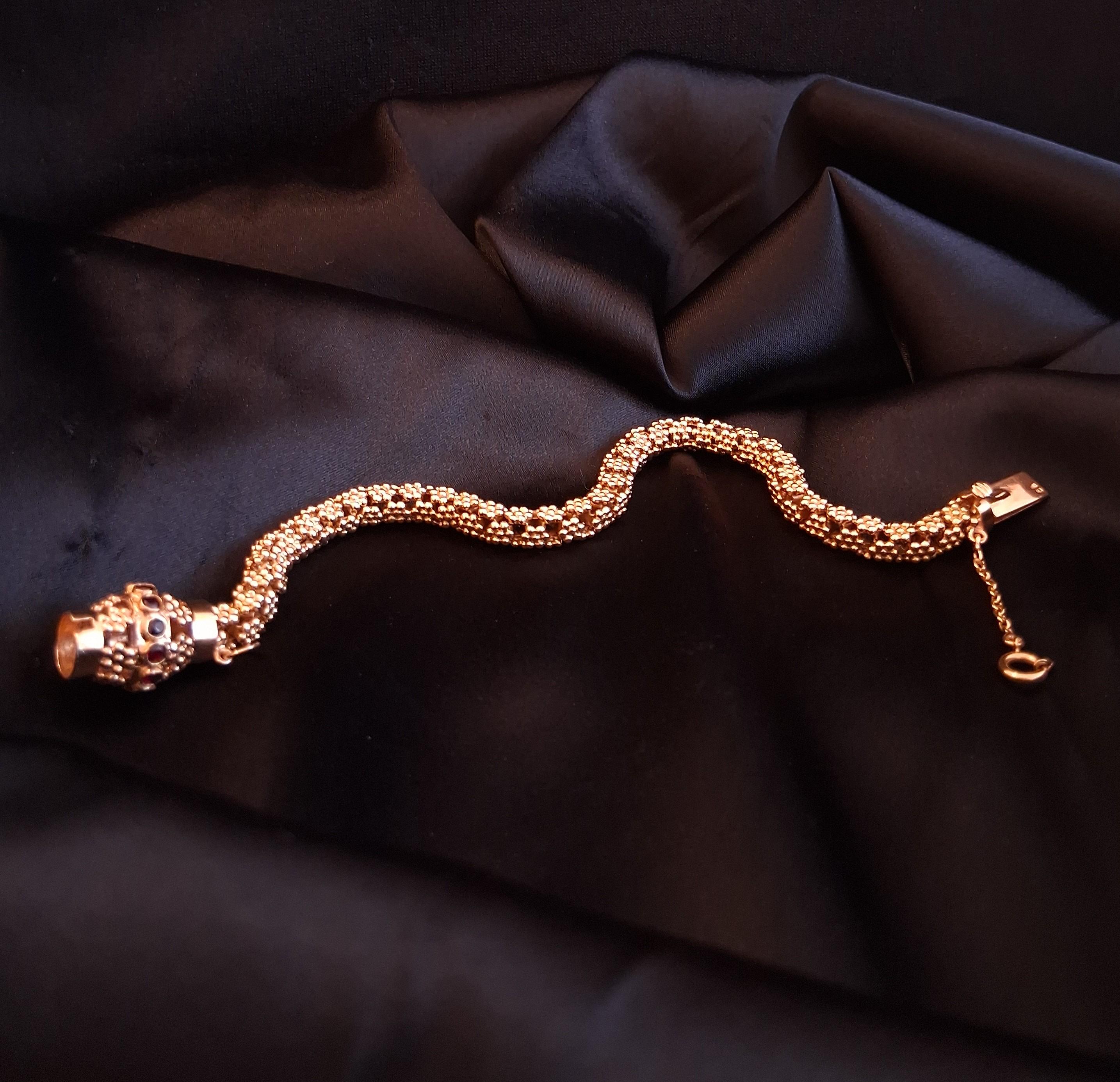 Pulseira aos grantitos com pedras vermelhas no fecho Ourivesaria Carlos Alberto