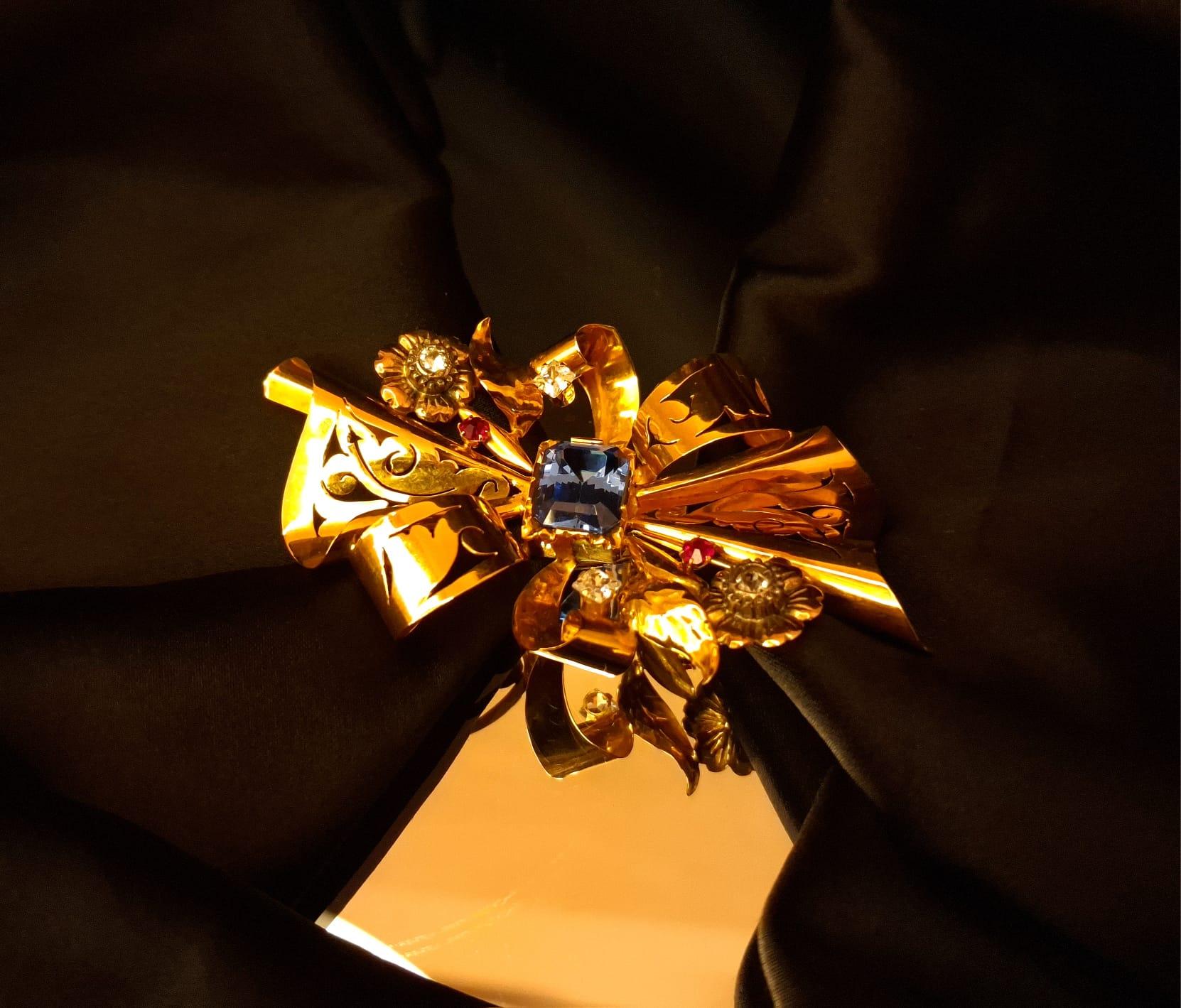 Alfinete estilo laço Ourivesaria Carlos Alberto