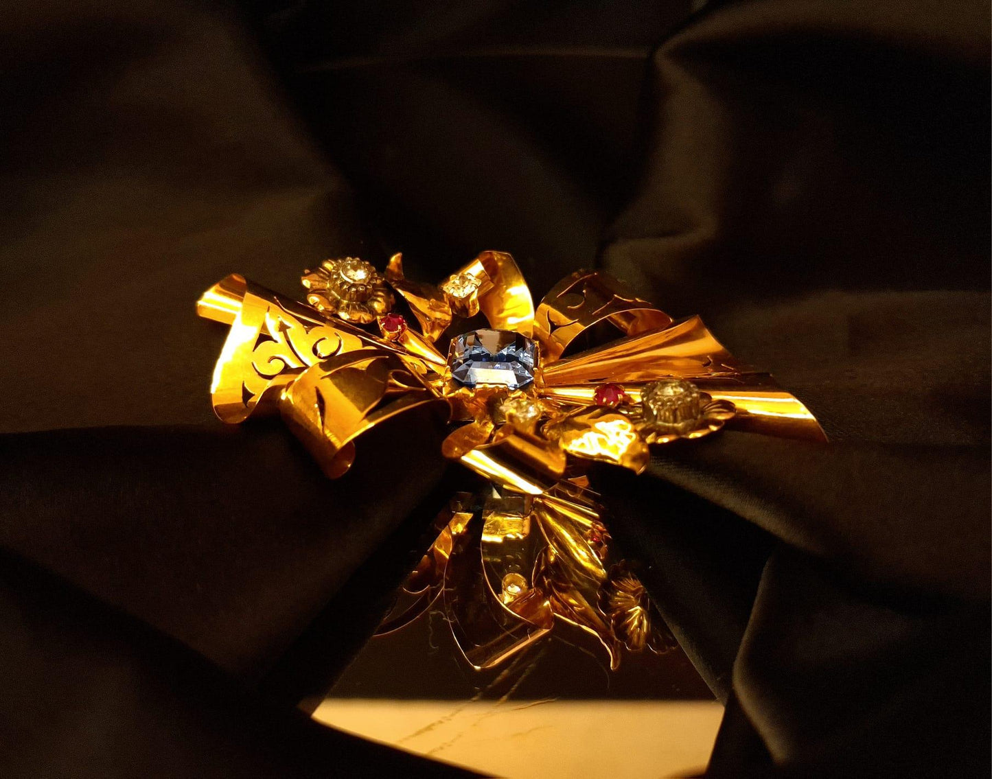 Alfinete estilo laço Ourivesaria Carlos Alberto