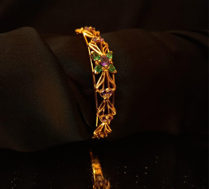 Escrava com pedras verdes e lilás Ourivesaria Carlos Alberto