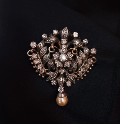 Alfinete de peito / Medalha ouro e prata Ourivesaria Carlos Alberto