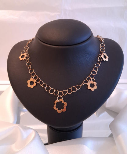 Gargantilha com chapas em forma de flor Ourivesaria Carlos Alberto